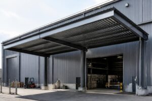 découvrez les caractéristiques des auvents métalliques industriels et leurs usages dans les environnements professionnels pour une protection optimale et durable.