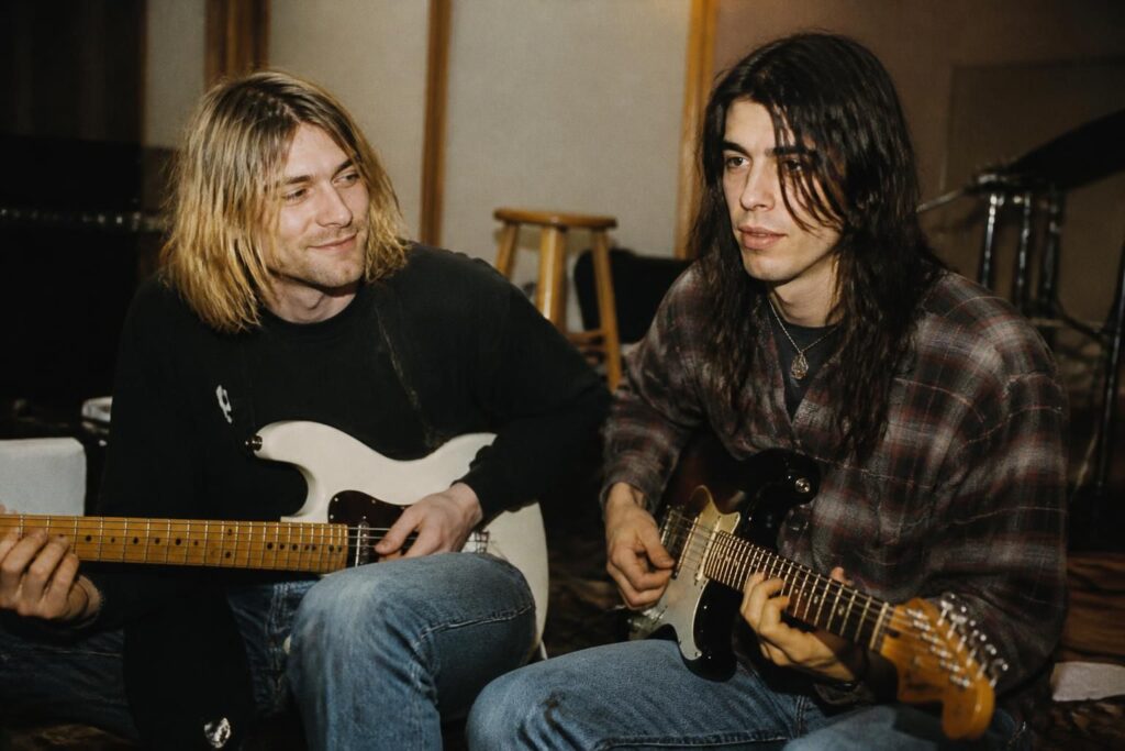 découvrez avec quel célèbre guitariste kurt cobain apparaît sur la photo originale, dévoilant un moment rare et emblématique de l'histoire du rock.
