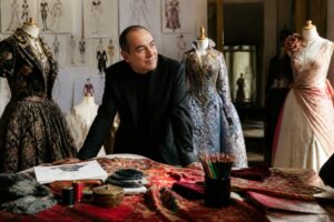 découvrez l'univers unique de christian lacroix, designer français emblématique, alliant art et haute couture pour créer des pièces d'exception.