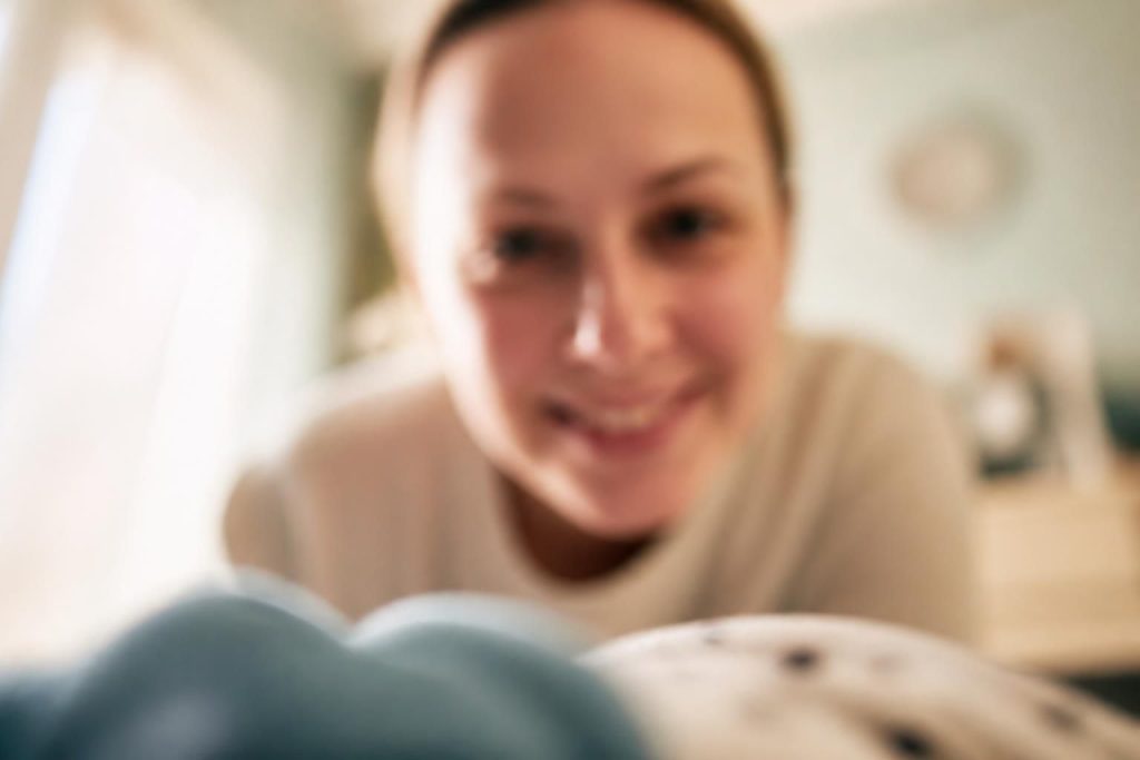 découvrez comment évolue la vision de votre bébé à 2 mois, ce qu'il voit et perçoit, pour mieux accompagner son développement sensoriel.