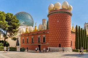 découvrez le musée dalí à figueres : avis de visiteurs, tarifs et horaires pour préparer votre visite de l’univers fascinant de salvador dalí.